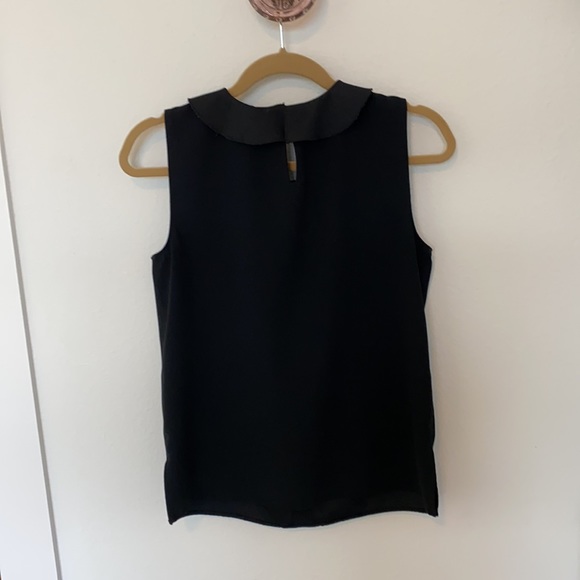 Sleeveless Ruffe Blouse - Picture 4 of 4